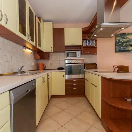 Апартаменти Excellent Center Location Apt Anikka *