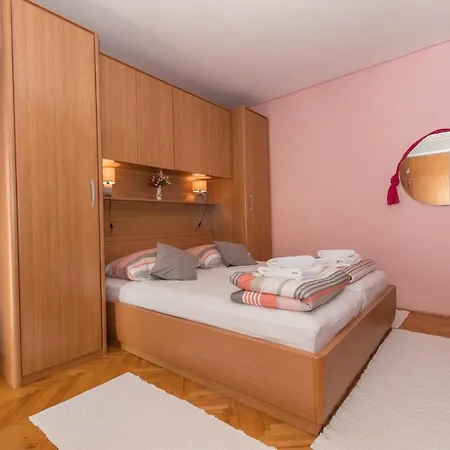 Apartment Excellent Center Location Apt Anikka